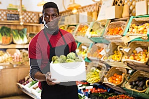 Salesman carrying box with artichokes