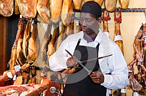 Salesman sharpening knife for cutting ham