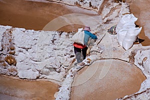 Salinas de maras peru, manual salt extraction process