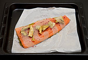 salmon with artichokes and red pepper