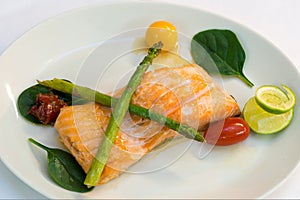 Salmon fillet with vegetables