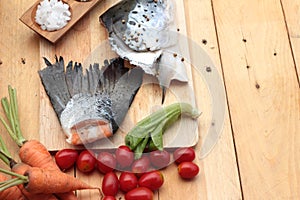 Salmon head and salmon tailfin for cooking.