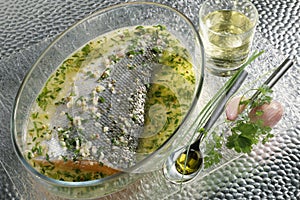 Salmon marinated with white wine and herbs