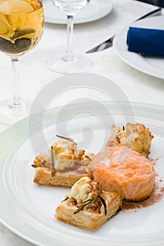Salmon with puff pies