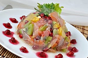 Salmon salad with fruit