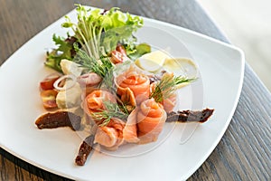 Salmon sashimi salad