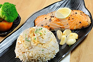 Salmon steak with black pepper