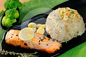 Salmon steak with black pepper