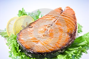 Salmon steak with salad and lemon