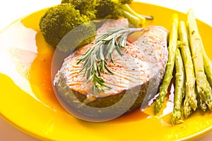 Salmon steak with vegetable