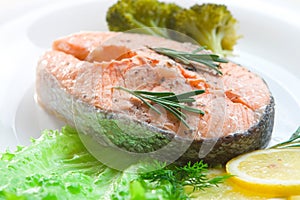 Salmon steak with vegetables