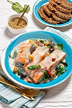 Salmon stew with sun-dried tomatoes and spinach