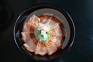 Salmon sushi don