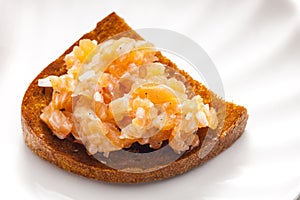 salmon tartar on fried bread