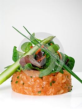 Salmon tartar with salad and green asparagus