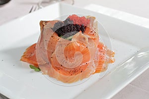 Salmon volcano salad with rocket and caviar