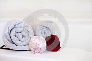 Salt bath bombs, essential oils, aromatherapy at home