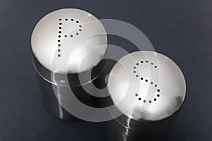 Salt cellar et pepper-pot