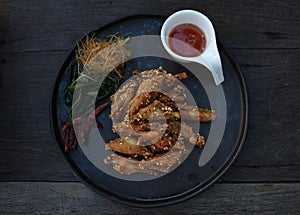 Salt-fried chicken wings with dried chili and fried herb