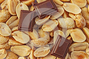 Salty peanuts with chocolate