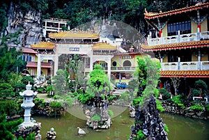 Sam Poh Tong Temple