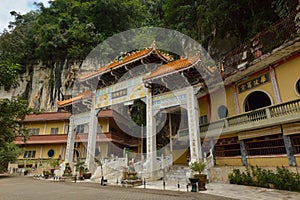 Sam Poh Tong Temple