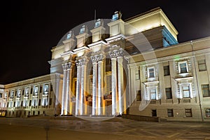 Samara State Opera Theater named by Kuibishev at night