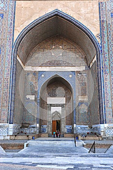 Samarkand: entrance to mosque