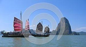 Sampan tour boats