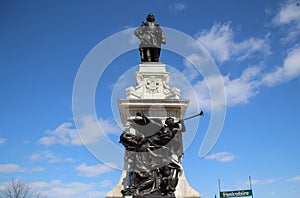 Samuel de Champlain statue