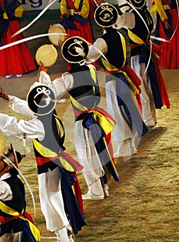 Samulnori dancers