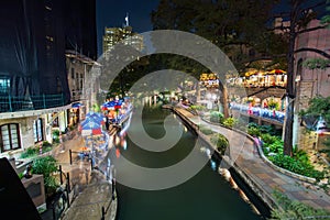 San Antonio Riverwalk restaurants at night