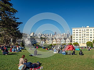 San Francisco, California, USA: Painted ladies, Victorian and Edwardian houses and buildings, Alamo Square Park