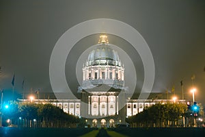 San Francisco city hall at night