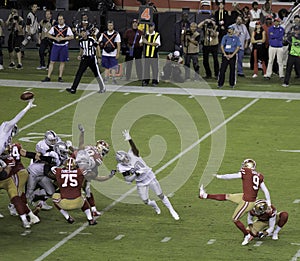 San Francisco 49ers Kicker Robbie Gould in Action