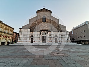 San Petronio, Bologna, corona virus