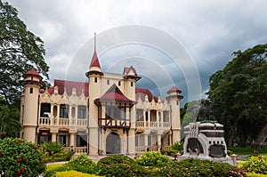 Sanam Chandra Palace and Dog Statue