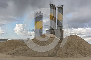 Sand destined to the manufacture of cement in a quarry