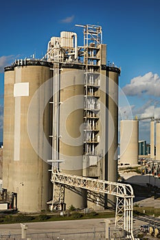 Sand destined to the manufacture of cement in a quarry in florida usa