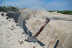 Sand quarry with hydraulic fill