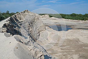 Sand quarry with hydraulic fill