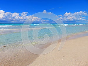 Sand, sea, sky e cloudy... tropical beach with small waves. Enjoy your time!