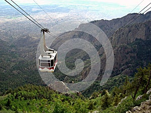 Montagna cabina della funivia 