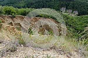 The sandstone pyramids of Stob