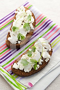 Sandwich with cottage cheese and coriander