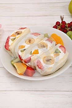 Sandwich filled with fruit and sweetened whipped cream