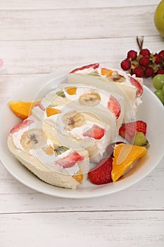 Sandwich filled with fruit and sweetened whipped cream