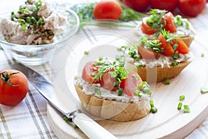 Sandwich with raw tomatoes for breakfast
