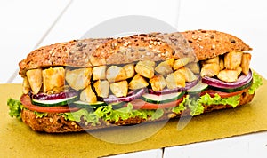 Sandwich stuffed with chicken and vegetables