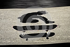 Sandwiched skateboard